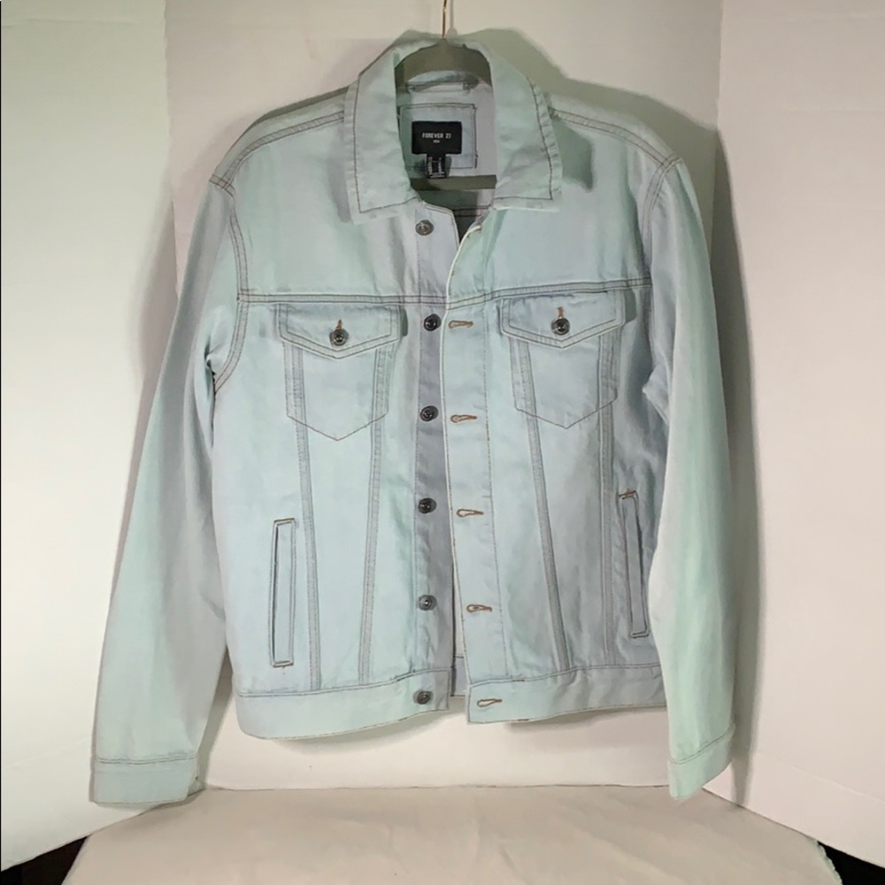 NEW: “Forever 21” Mens Light Denim Jacket (Size M)